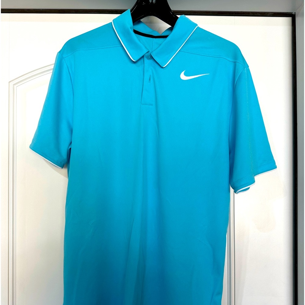 Men’s Nike golf shirt.
